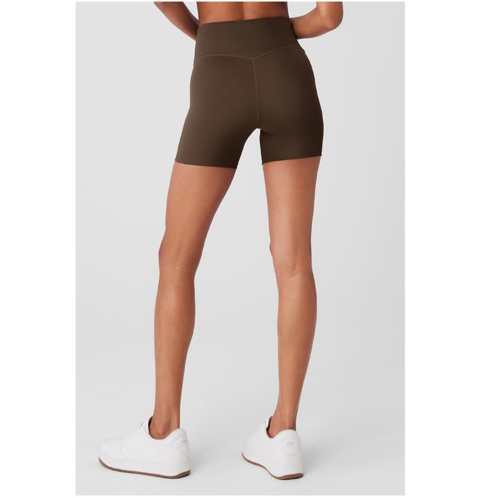 NWT, Alo Yoga 5” Airlift Energy Short (Size M, Espresso), Ret $88 - Picture 3 of 6
